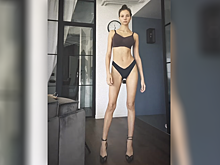 Модель Алеся Кафельникова опубликовала фотографию в нижнем белье