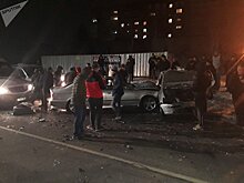 В Бишкеке столкнулись два авто, есть пострадавшие — фото с места ДТП