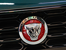 Jaguar останавливает поставки автомобилей в США