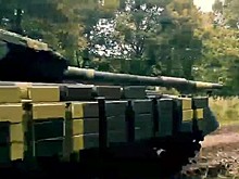 Украинские военные протестировали танк бокалом пива