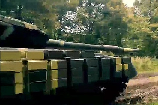 Украинские военные протестировали танк бокалом пива