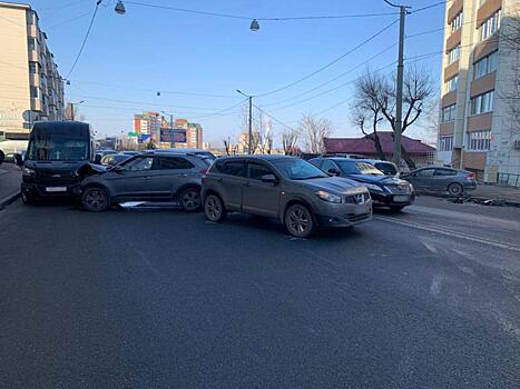 Во Владивостоке произошло массовое ДТП в центре города