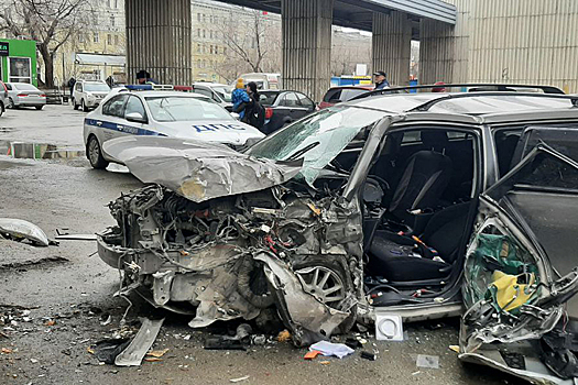 В Новосибирской области водитель «Toyota» погиб после столкновения с микроавтобусом