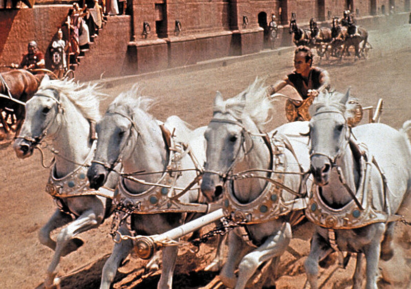 36 лошадей, более 8 тысяч зрителей, почти 40 тонн песка: так создавалась одна из самых масштабных сцен "Бен Гура".