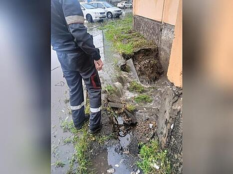 Управляющая компания не устранила подмыв у дома в Чите