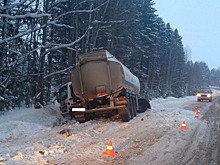 На трассе в Кировской области грузовик врезался в иномарку