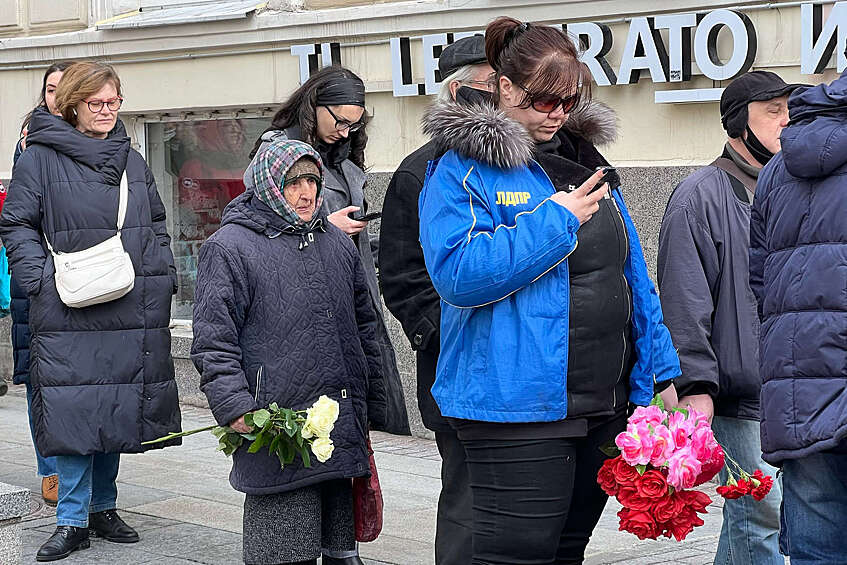 Перед церемонией прощания с лидером ЛДПР Владимиром Жириновским в Колонном зале Дома союзов в Москве, 8 апреля 2022 года