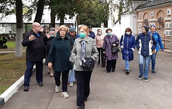 Участники «Московского долголетия» посетили писательский городок «Переделкино»