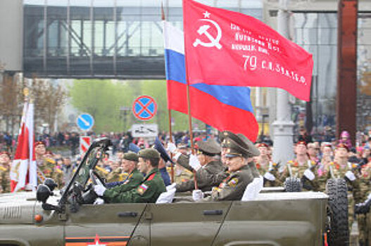 Парад Победы в Екатеринбурге откроет женский взвод