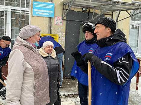 Самарские единороссы помогают в борьбе со снегом