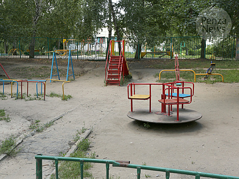 В Кузнецке допущены нарушения при эксплуатации детских площадок