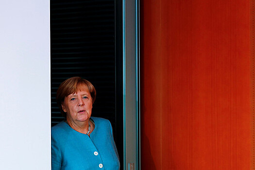 Меркель ругают за американский акцент