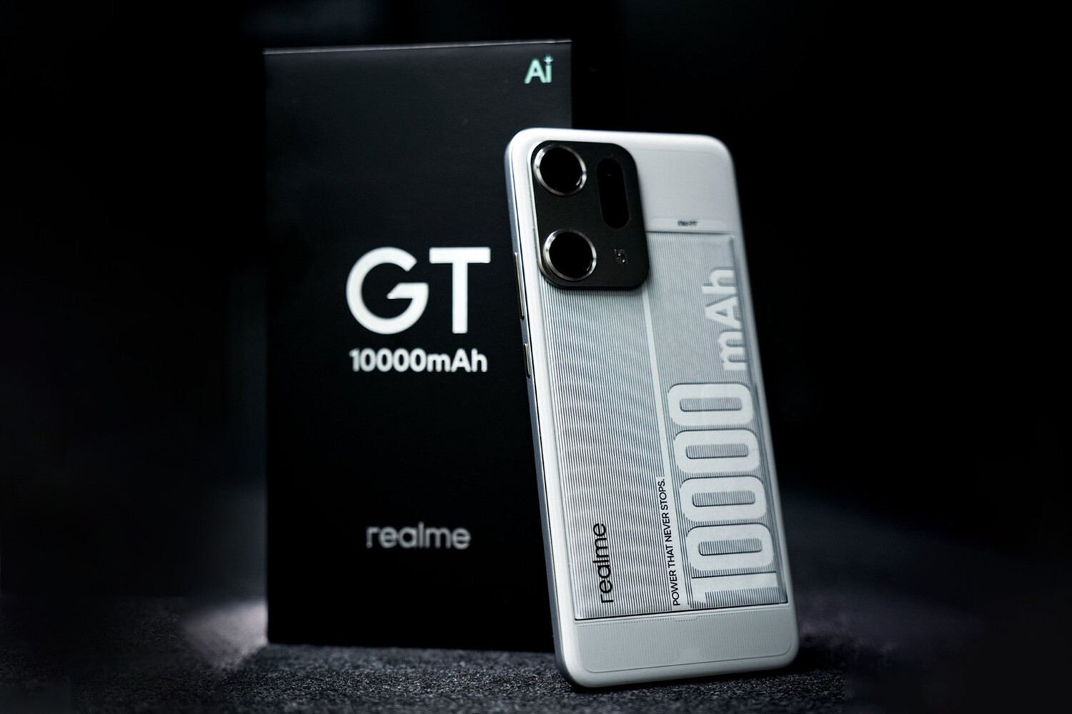 Китайский производитель пообещал выпустить тонкий смартфон с батареей 10 000 мАч