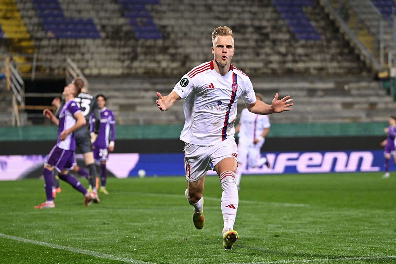 «Фиорентина»&nbsp; вырвала победу на 90+3-й минуте матча с «Ракувом» в Лиге конференций