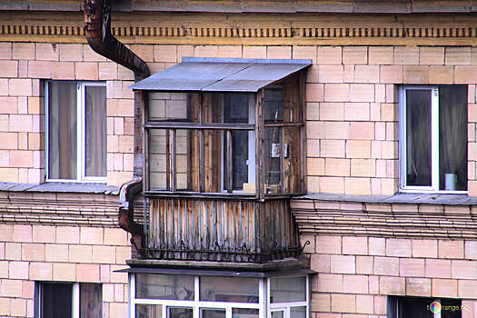 Жители Лобни боятся выйти на собственные балконы