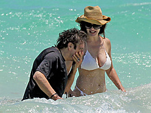 Аль Пачино завязал роман с актрисой вдвое моложе его