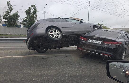 В Тюмени участники ДТП на Монтажников ищут очевидцев
