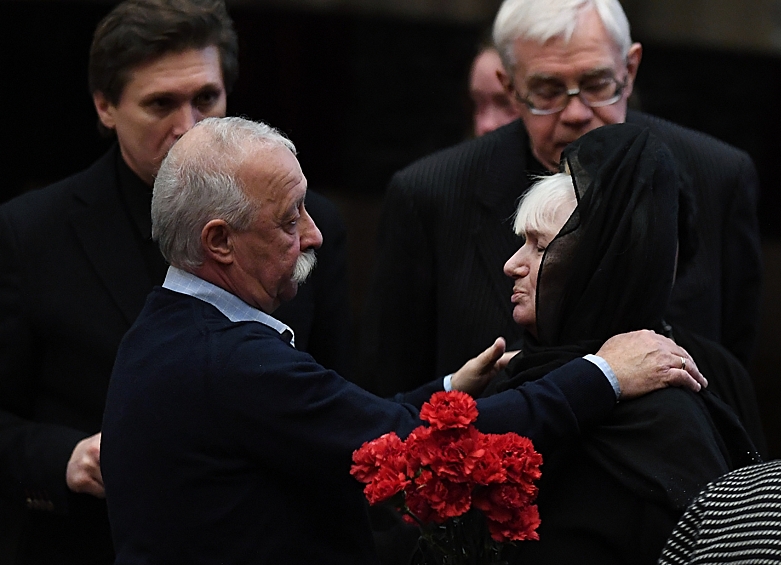 Вдова народного артиста России Алексея Булдакова Людмила и актер и телеведущий Леонид Якубович