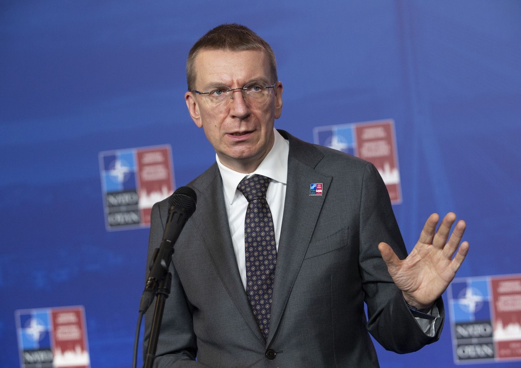 Глава МИД Латвии призвал граждан страны немедленно покинуть Россию