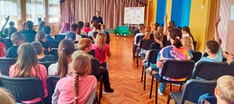 Автоинспекторы Липецкой области пополняют знания школьников о дорожной безопасности