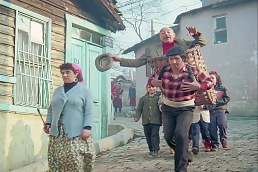 Как турки доставляли пьяниц домой в корзинах