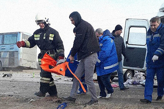 Поезд протаранил автобус под Саратовом