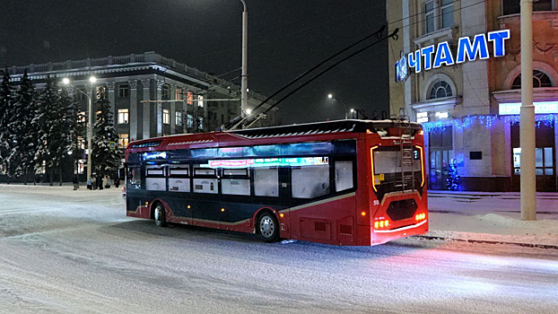 В Кемерове ночью устраняли потоп на новой дороге – троллейбусы вернулись