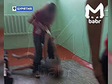 В Бурятии школьницы избили младшеклассницу в туалете и тыкали в нее шваброй