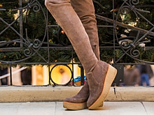 Как носить легинсы с сапогами зимой — тренд 90-х снова актуален