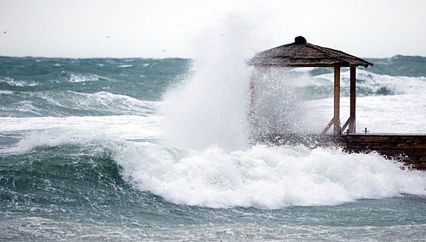 На Сахалине прогнозируют сильное волнение моря и ураганный ветер