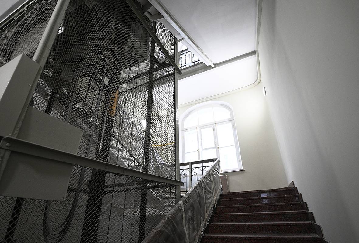 Россиян предупредили о штрафах за перевозку некоторых товаров в лифтах