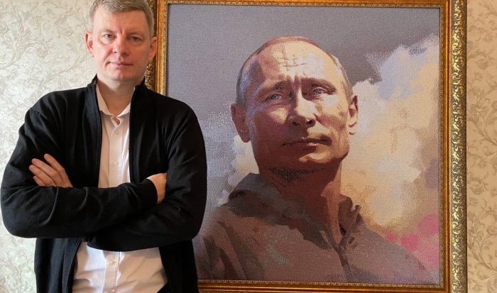 Волгоградец создал огромный портрет Владимира Путина из бисера