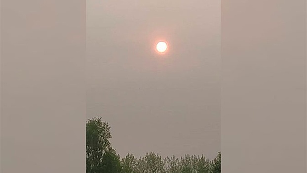 Неестественно красное солнце взошло над Новосибирском
