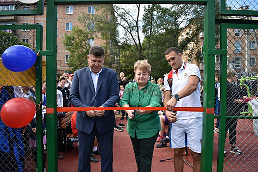 Чемпион мира открыл спортивную площадку в Приморье