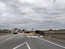 Под Курском перевернулась фура с зерном