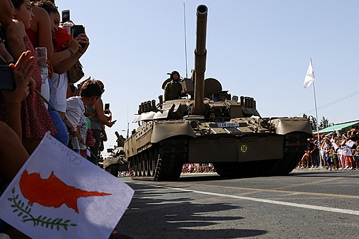 На Кипре только одна женщина записалась добровольцем на службу в армии