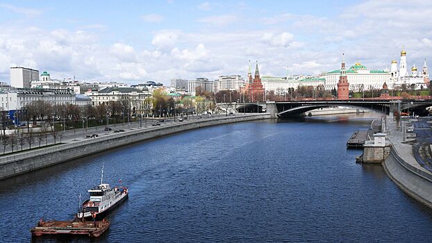 Прогулочный теплоход спас тонущего в Москве-реке человека