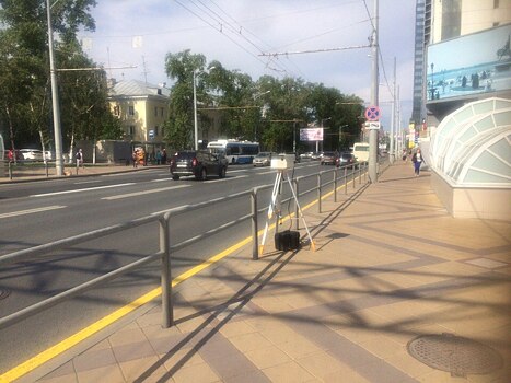 На Киевском шоссе перевернулся грузовик