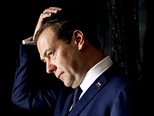 Медведев предупредил о непростых годах