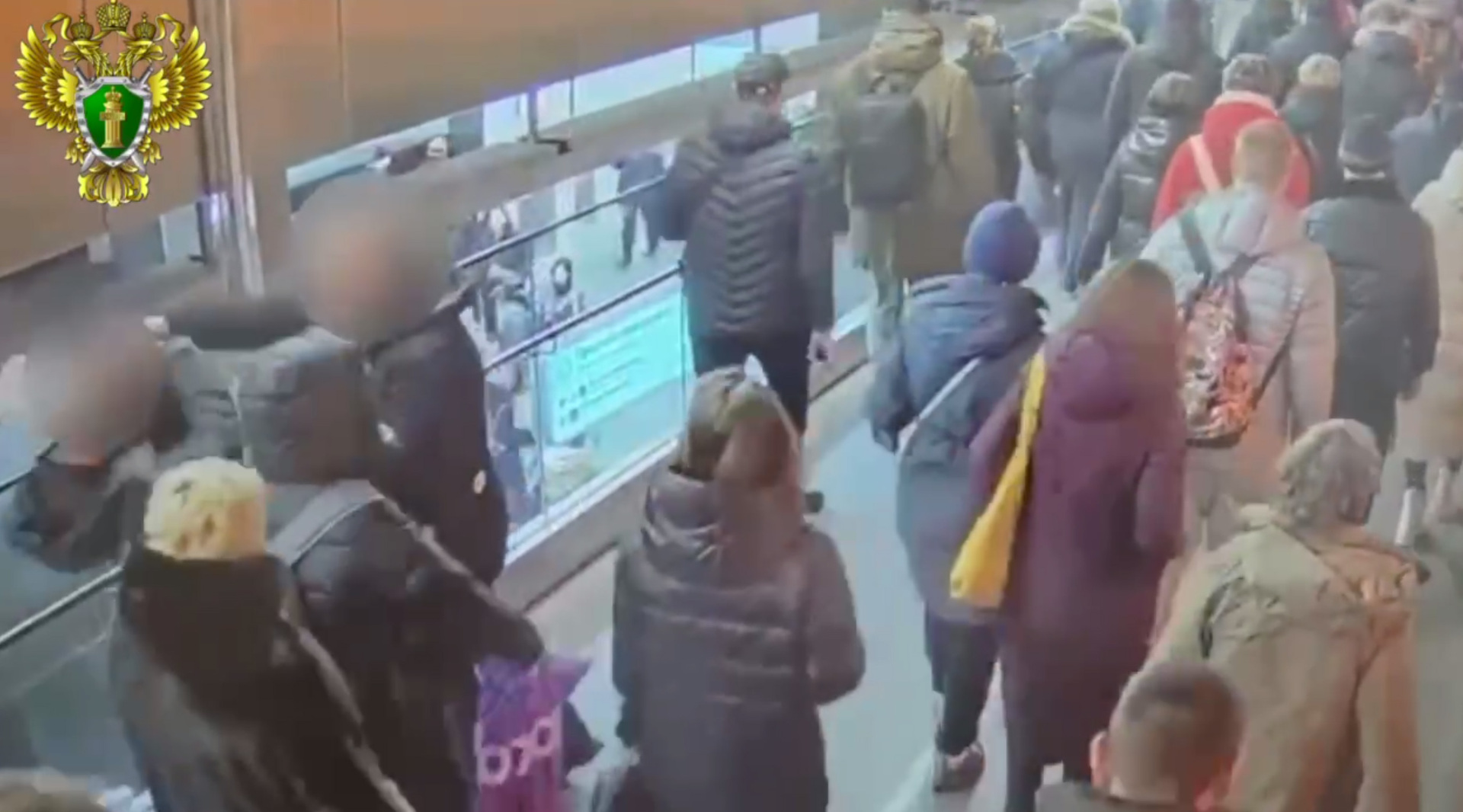 Мужчина напал на инвалида в метро на западе Москвы