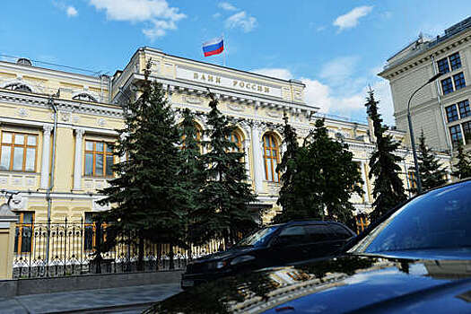 Банк России установил официальные курсы доллара и евро на 23-25 июля