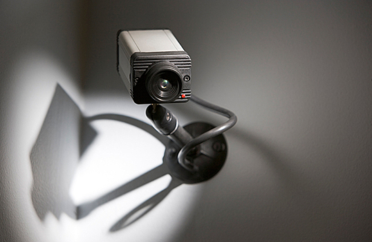 Школы в России хотят оборудовать видеокамерами с функцией распознавания лиц. Как идею оценивают эксперты?