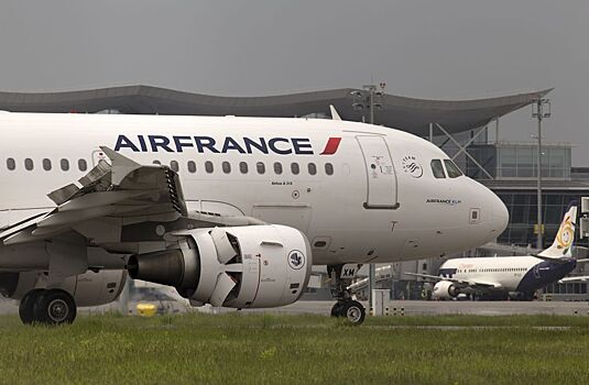 Профсоюзные активисты раздели начальника отдела кадров Air France