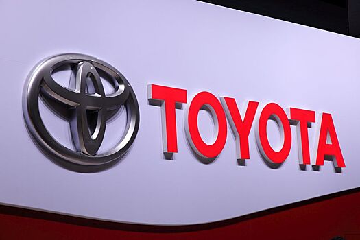 Toyota запатентовала автомобильное крыло-этажерку