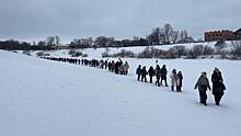 Вологжане прошли крестным ходом по реке до Спасо-Прилуцкого монастыря