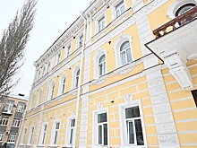 Не хуже, чем на фасаде ОмГУПСа! Где ещё в Омске можно увидеть скульптуры богинь?