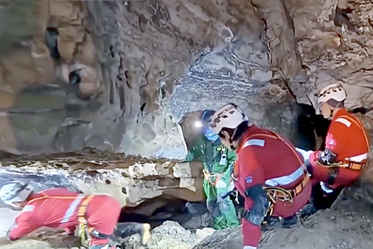 Запечатанные под землей. В КНР прошли пещерные тренировки для тайконавтов