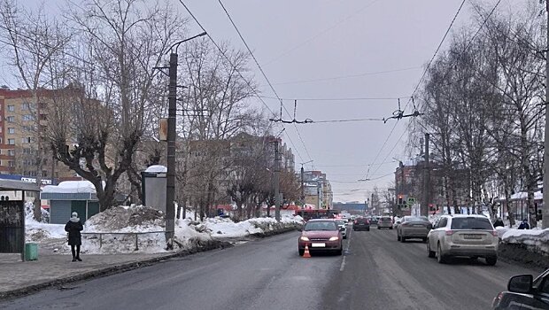 У рынка под колёса «Шевроле» попала пенсионерка, переходившая дорогу в неположенном месте