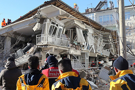 Число жертв землетрясения в Турции выросло