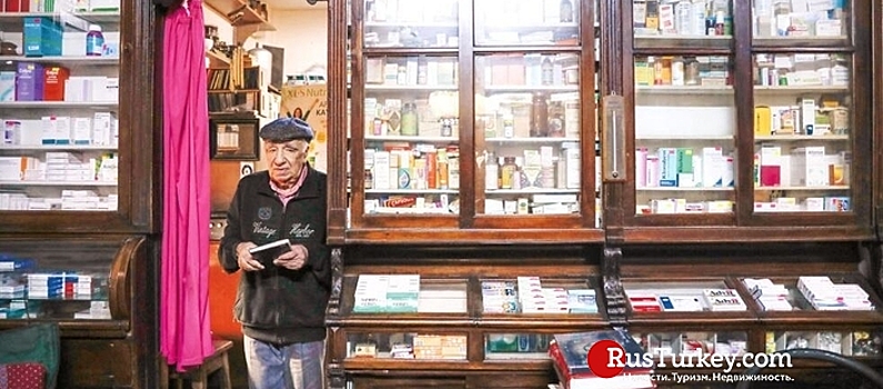 119-летняя аптека в Стамбуле привлекает туристов